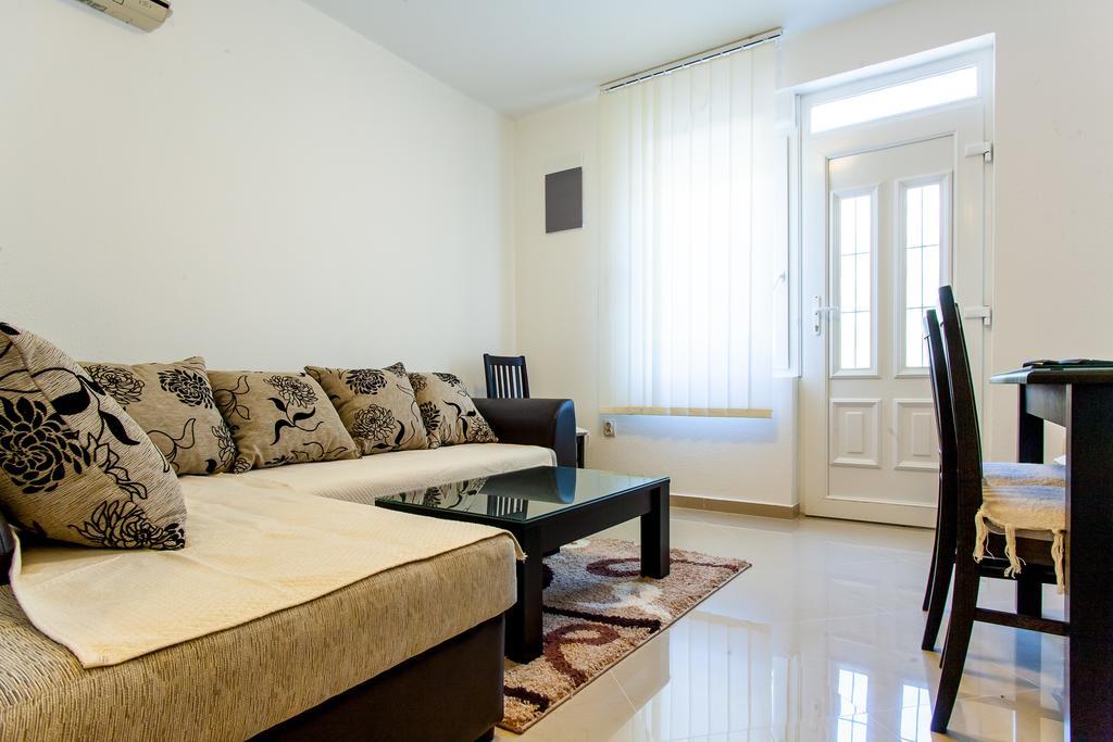 Apartments Ljubica تْشيرسيك نوفي الغرفة الصورة
