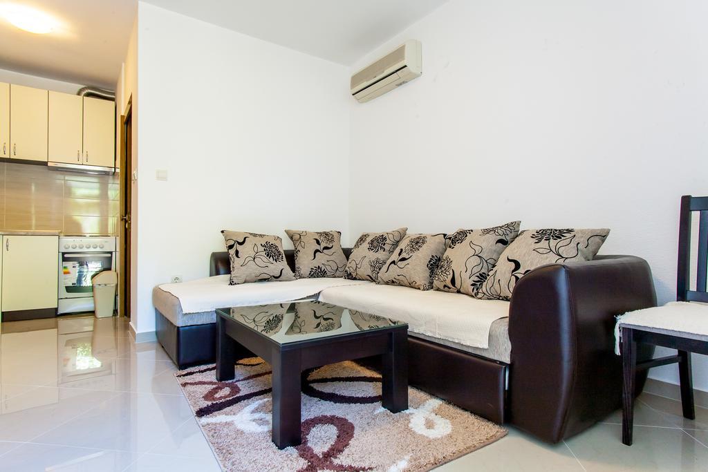 Apartments Ljubica تْشيرسيك نوفي الغرفة الصورة